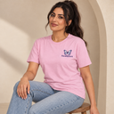 Softpink BY211 T-shirt met Violet-Pearl MamaBlijftSterk vlinderprint gedragen door vrouwelijk model, voorkant