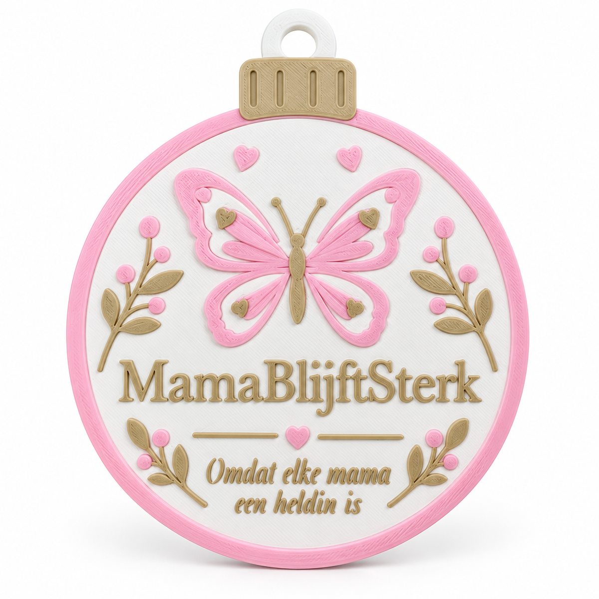 Platte MamaBlijftSterk-kerstbal met roze vlinder, hartjes en goudkleurige tekst, op witte achtergrond