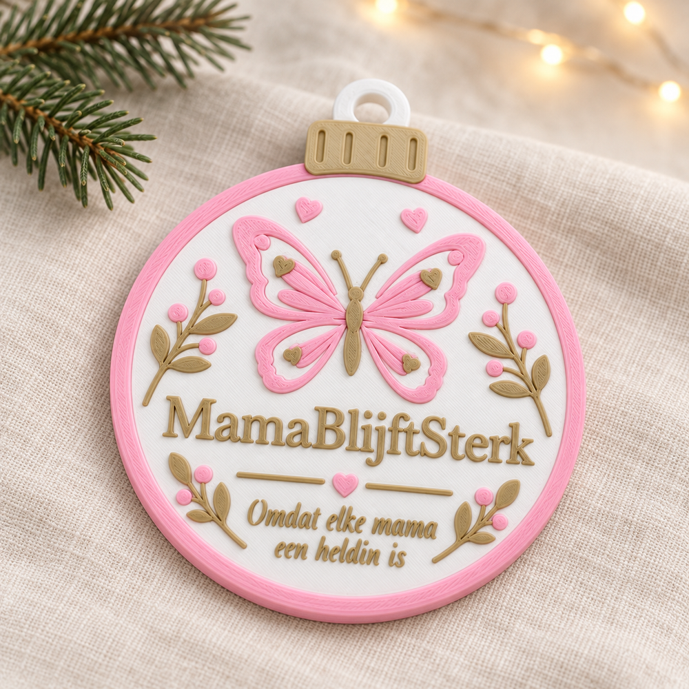 Platte MamaBlijftSterk-kerstbal met roze vlinder en goudkleurig reliëf