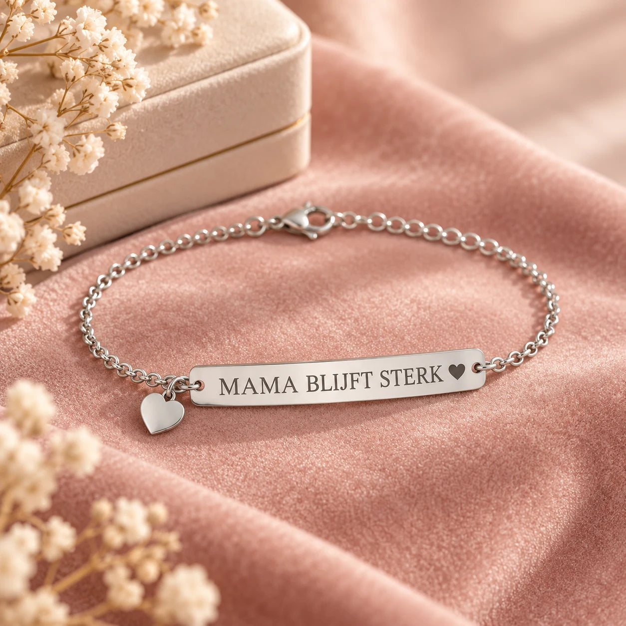 MamaBlijftSterk armband in cadeaupresentatie